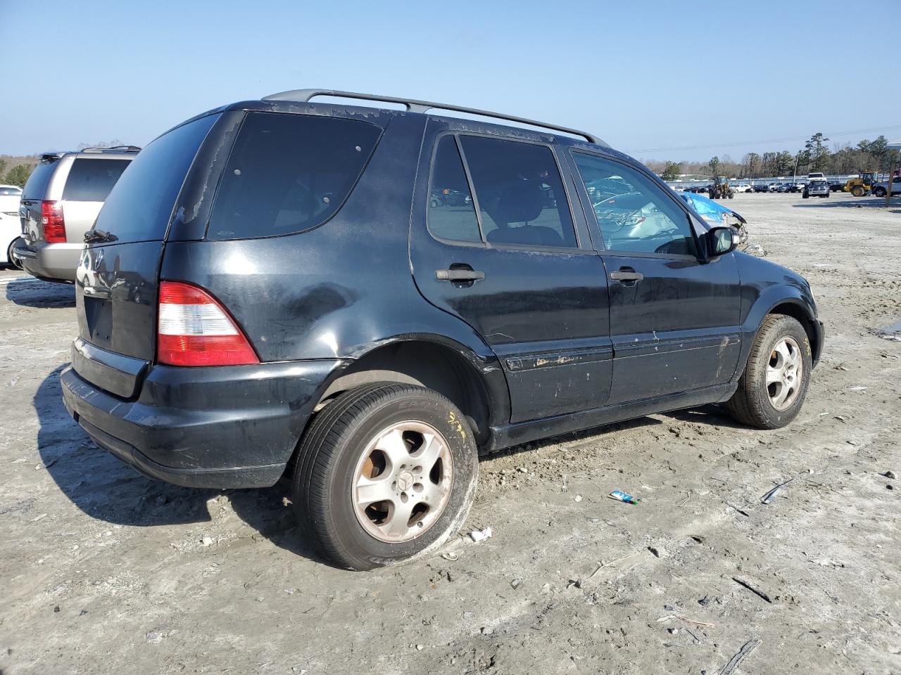 2002 Mercedes-Benz M-klasse VIN 4JGAB54E12A337920 Copart auction photo, front end / side damage thumbnail 3