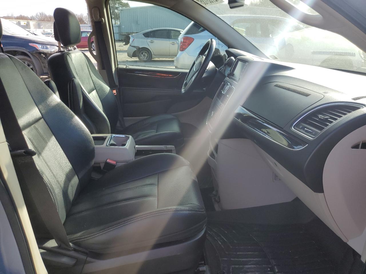2016 Chrysler Town & Country VIN 2C4RC1BG1GR240348 Copart auction photo, front end / side damage thumbnail 7