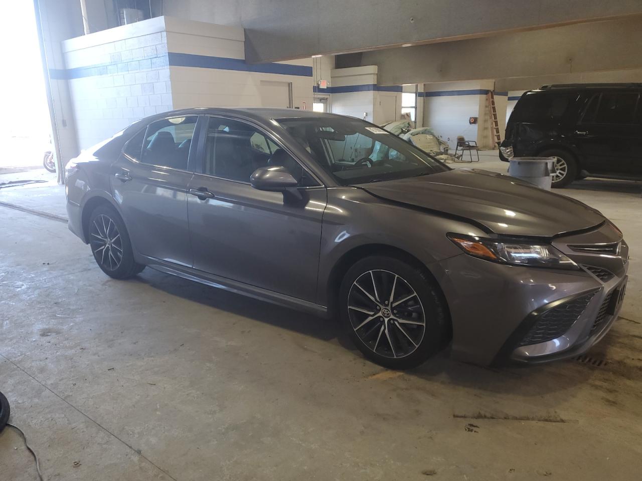 2021 Toyota Camry VIN 4T1G11AK0MU466880 Copart auction photo, front end / side damage thumbnail 4