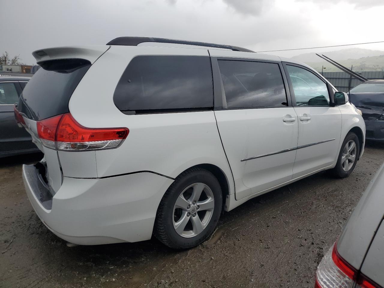 2011 Toyota Sienna VIN 5TDKK3DC3BS137376 Copart auction photo, rear end damage thumbnail 3