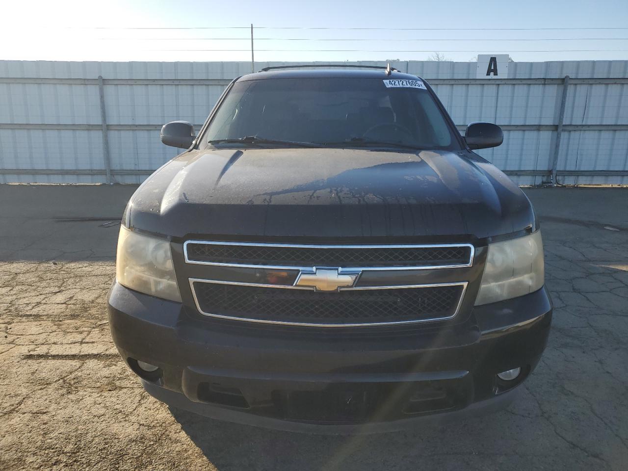 2009 Chevrolet Tahoe VIN 1GNFC23049R101471 Copart auction photo, vandalism / rear end damage thumbnail 5