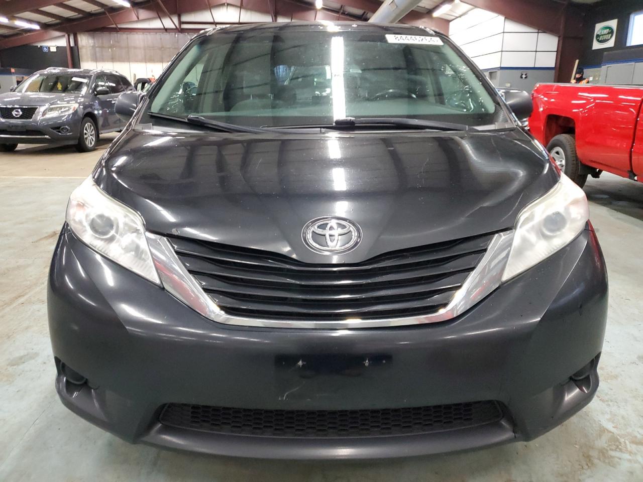 2017 Toyota Sienna VIN 5TDJZ3DC2HS171034 Copart auction photo, minor dent/scratches damage thumbnail 5