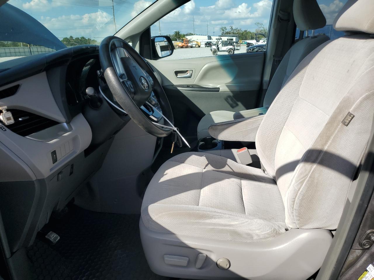 2015 Toyota Sienna VIN 5TDKK3DC3FS609128 Copart auction photo, rear end damage thumbnail 7