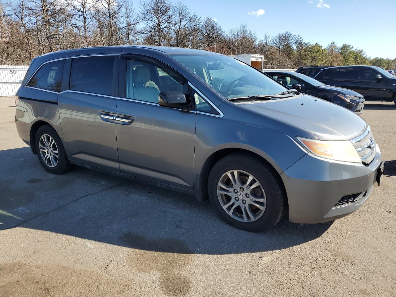 2013 Honda Odyssey VIN 5FNRL5H60DB063983 Copart auction photo, minor dent/scratches damage thumbnail 4