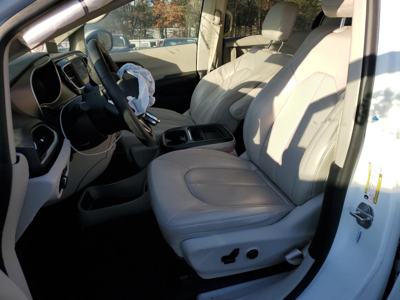 2021 Chrysler Voyager VIN 2C4RC1DG8MR551056 Copart auction photo, front end / minor dent/scratches damage thumbnail 7