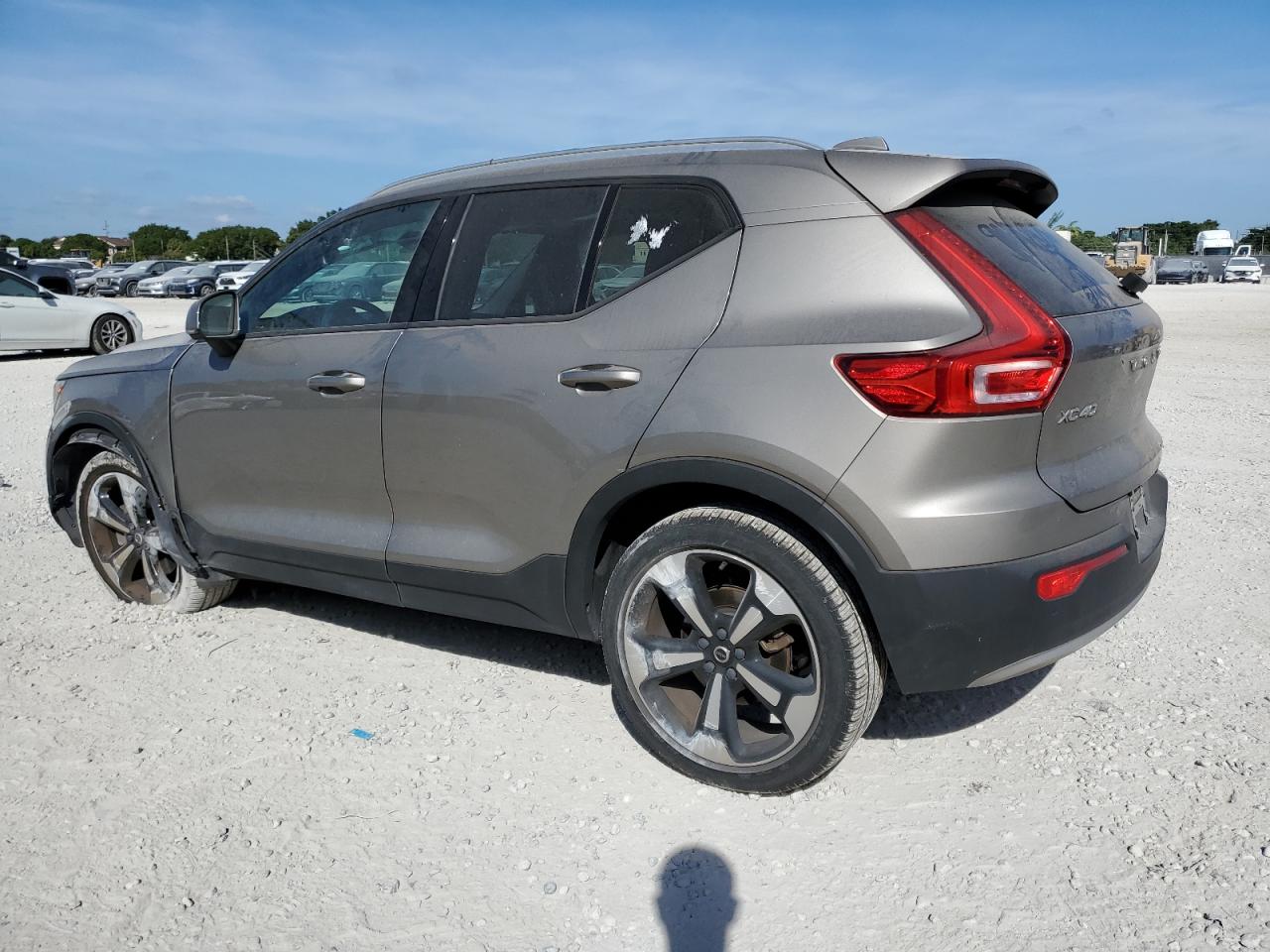 2022 Volvo XC40 VIN YV4162UK4N2790535 Copart auction photo, undercarriage damage thumbnail 2