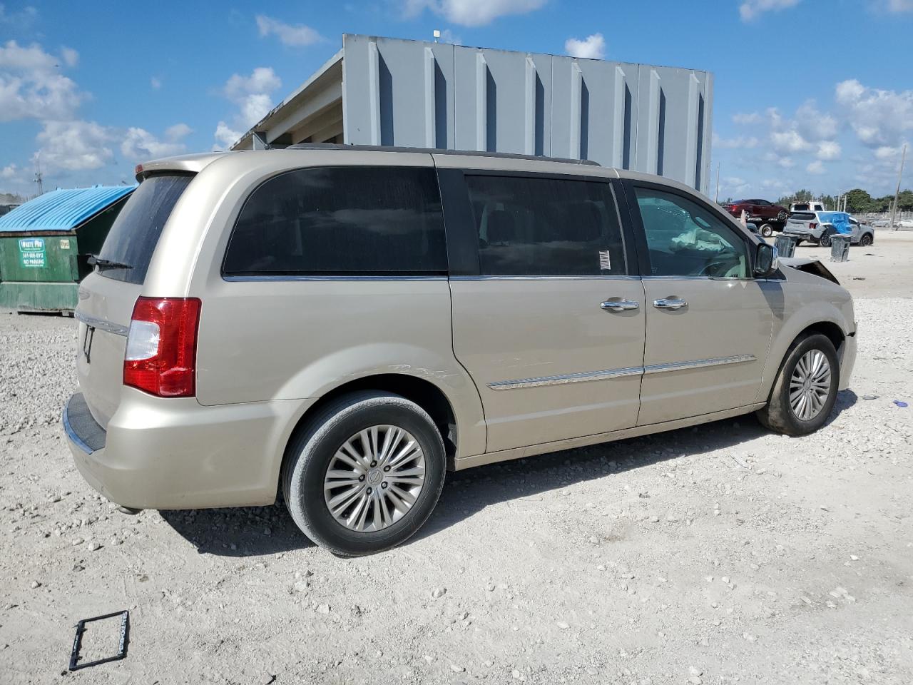 2015 Chrysler Town & Country VIN 2C4RC1CG4FR610401 Copart auction photo, front end / minor dent/scratches damage thumbnail 3