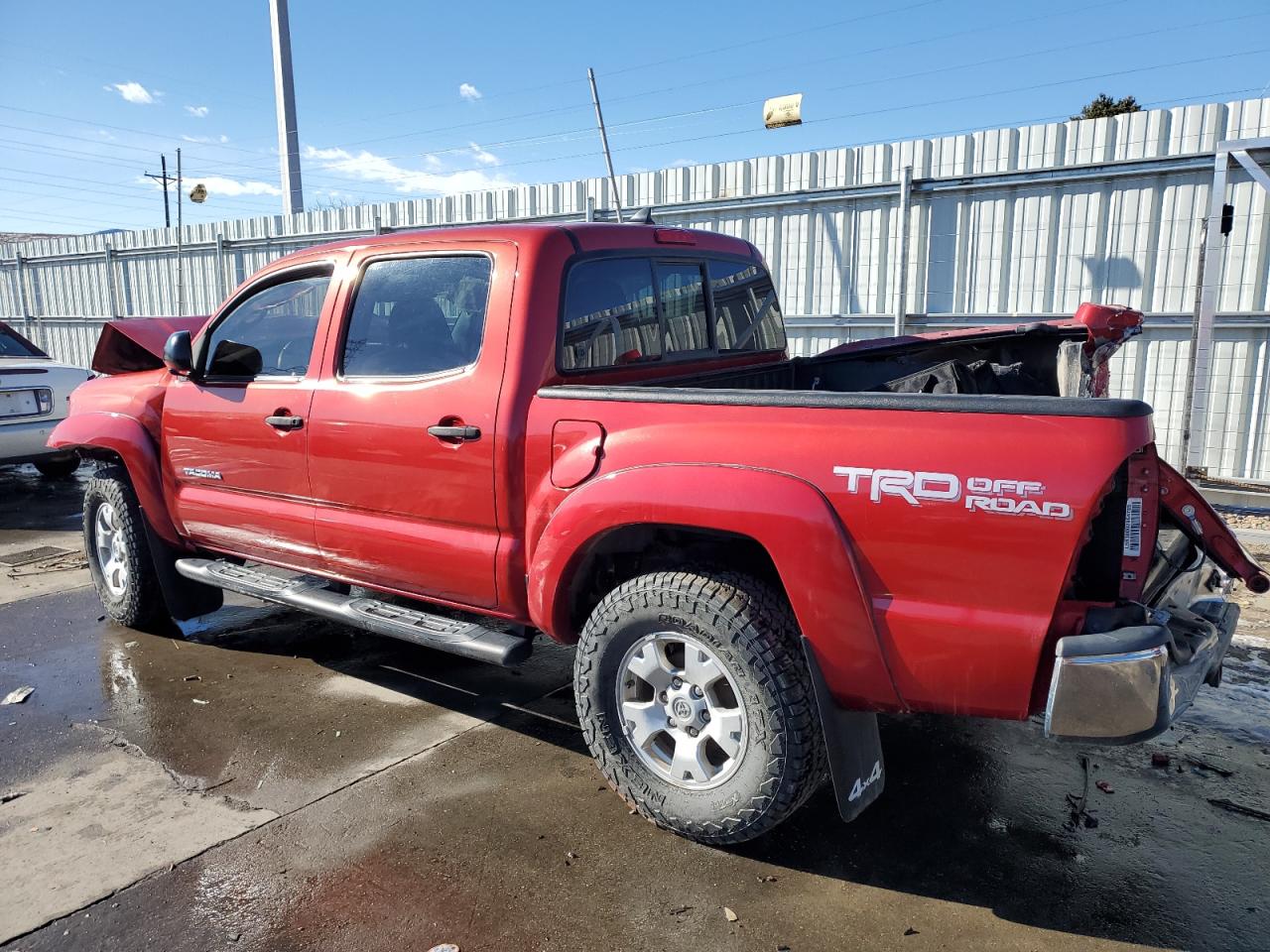 2015 Toyota Tacoma VIN 3TMLU4EN8FM186695 Copart auction photo, front end / rear end damage thumbnail 2