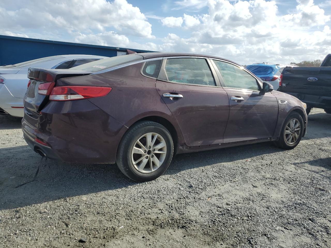 2017 KIA Optima VIN 5XXGT4L34HG174201 Copart auction photo, vandalism / minor dent/scratches damage thumbnail 3