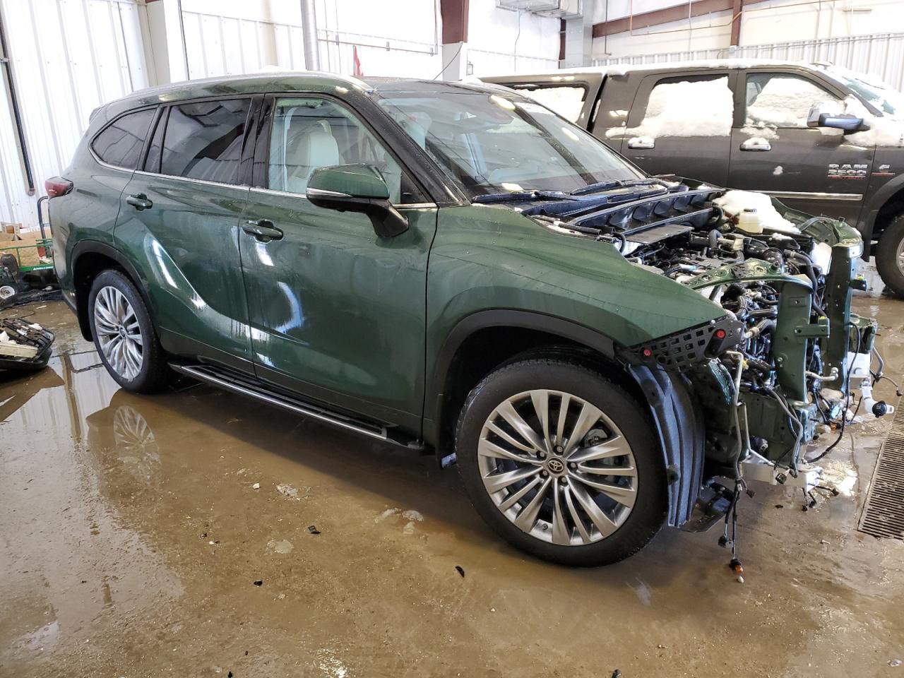 2024 Toyota Highlander VIN 5TDKDRBH8RS556118 Copart auction photo, front end damage thumbnail 4