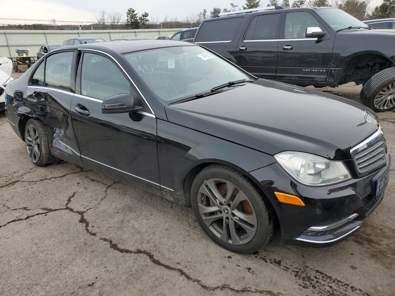 2014 Mercedes-Benz C-klasse VIN WDDGF8AB7EG227735 Copart auction photo, side damage thumbnail 4