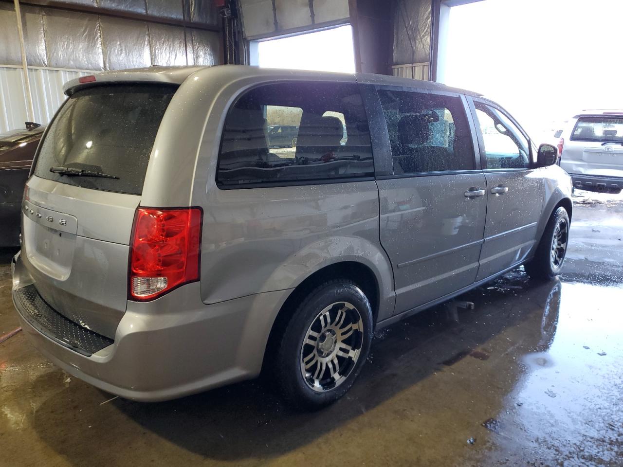 2015 Dodge Caravan VIN 2C4RDGCG1FR517304 Copart auction photo, side / rear end damage thumbnail 3