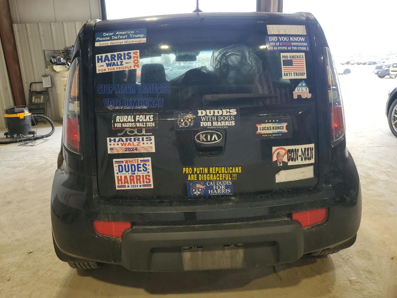 2011 KIA Soul VIN KNDJT2A25B7226293 Copart auction photo, front end damage thumbnail 6