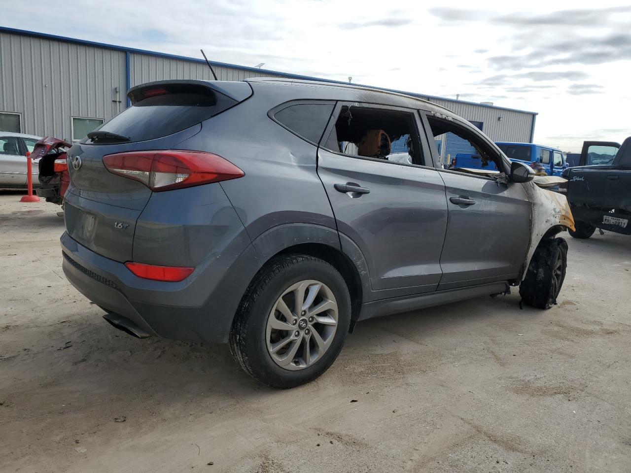 2016 Hyundai Tucson VIN KM8J33A29GU124554 Copart auction photo, burn damage thumbnail 3