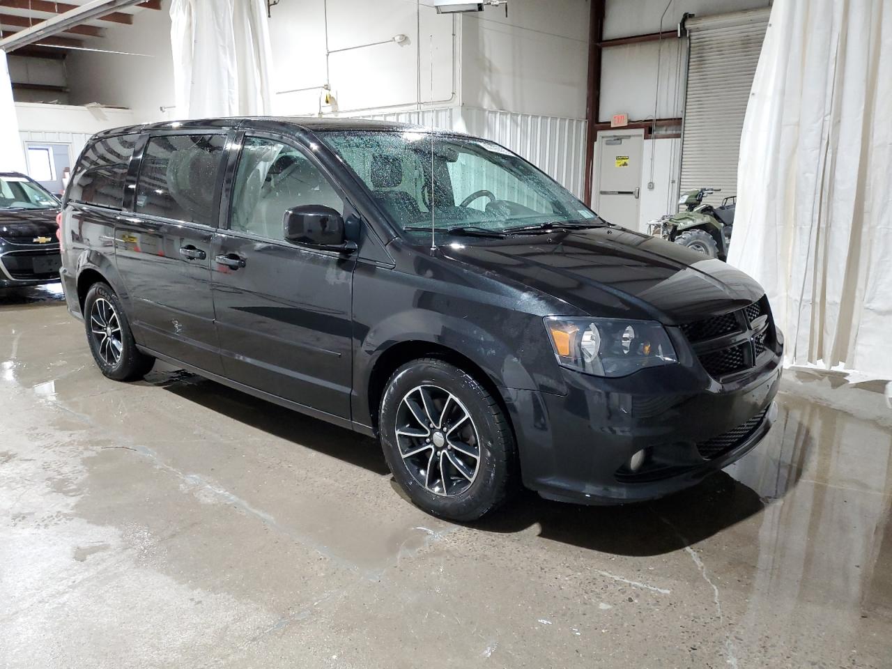 2017 Dodge Caravan VIN 2C4RDGEG4HR618398 Copart auction photo, side / front end damage thumbnail 4