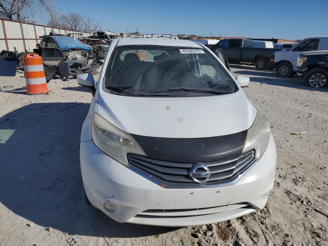 2015 Nissan Versa VIN 3N1CE2CP2FL411367 Copart auction photo, side damage thumbnail 5