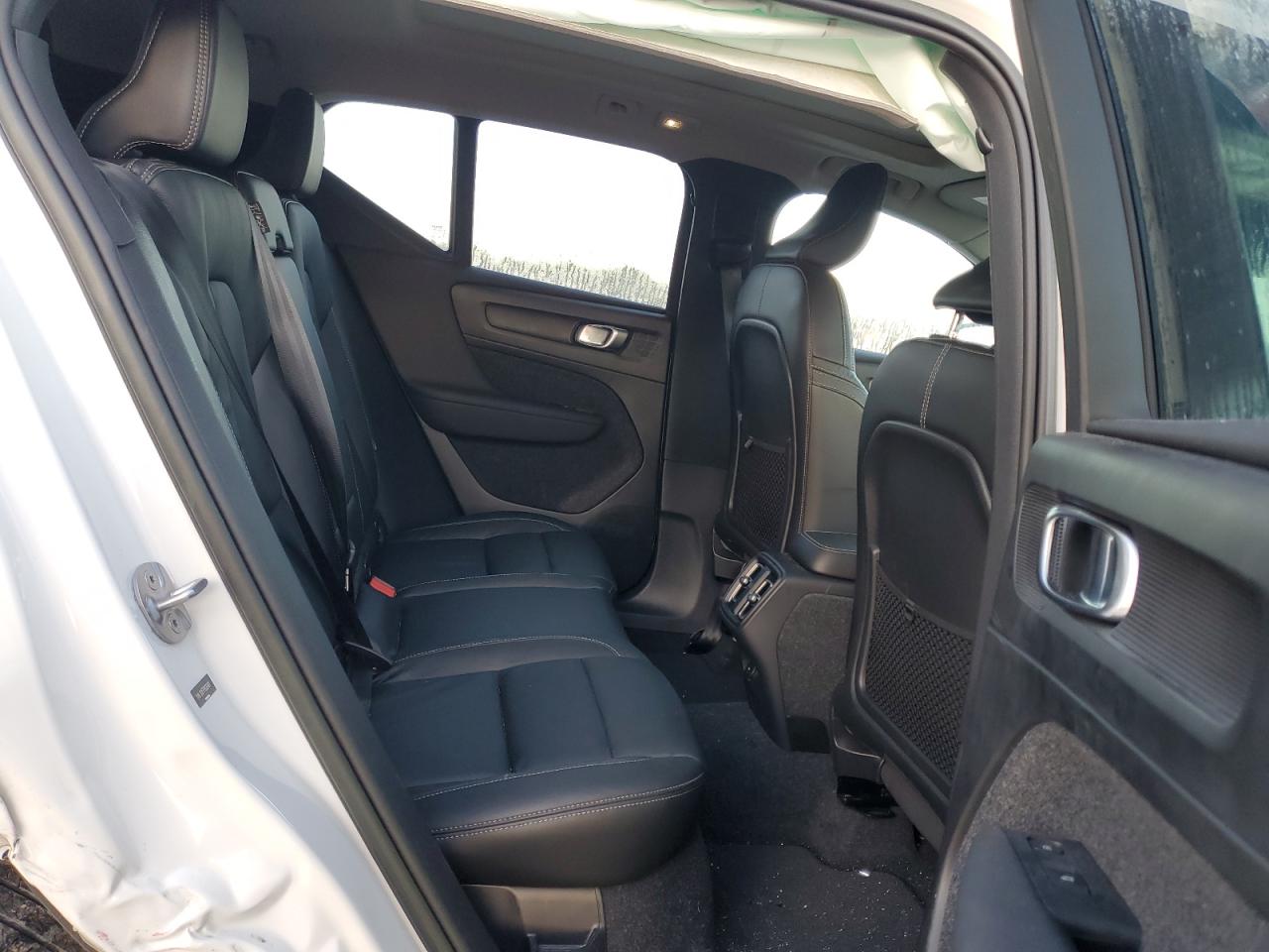 2023 Volvo XC40 VIN YV4L12UF7P2032461 Copart auction photo, side / minor dent/scratches damage thumbnail 11