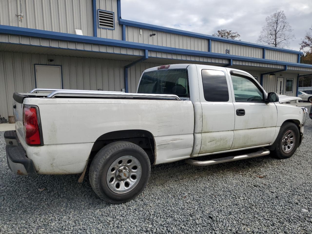 2004 Chevrolet Silverado VIN 2GCEC19V441261188 Copart auction photo, front end / side damage thumbnail 3