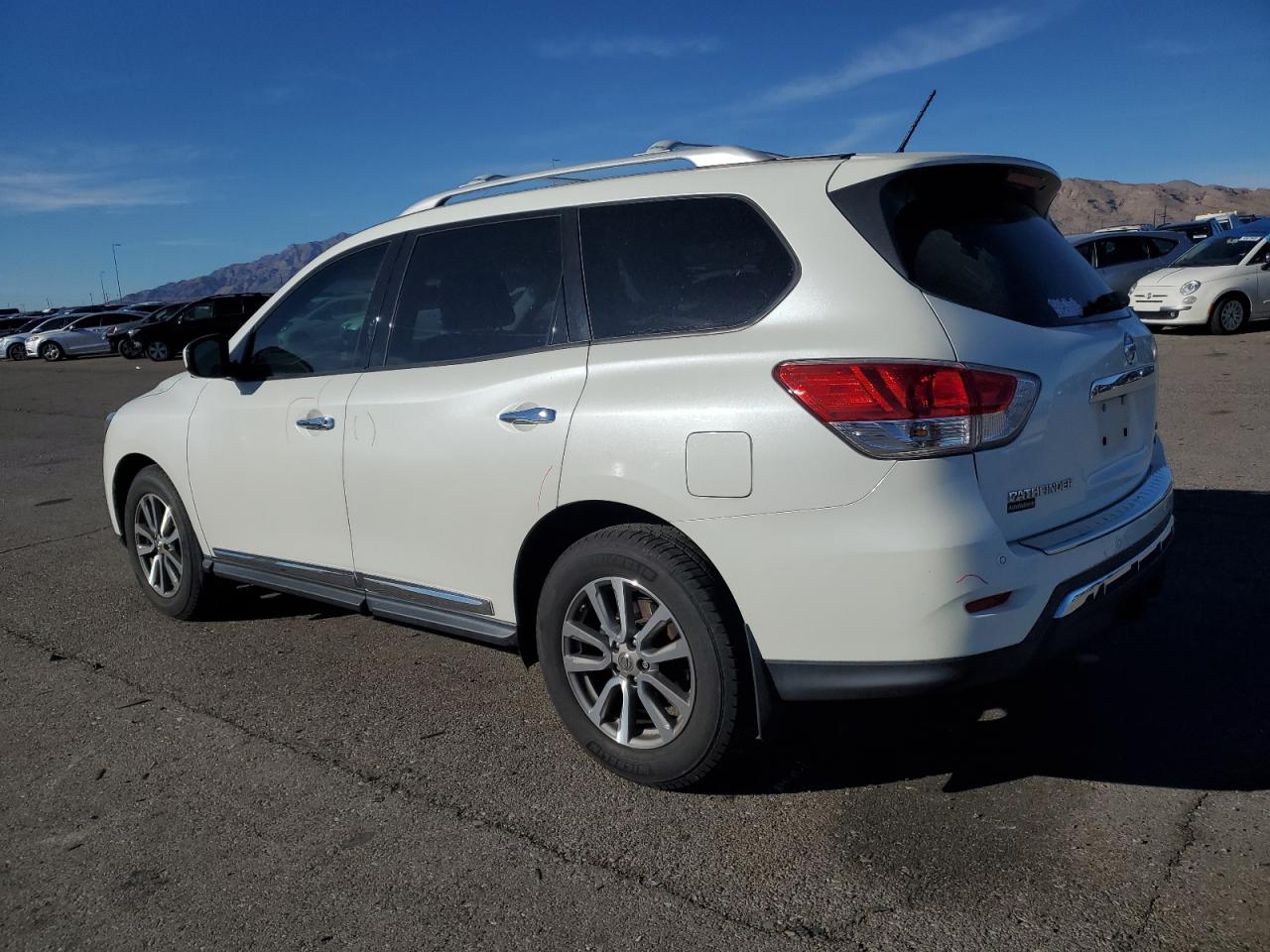 2015 Nissan Pathfinder VIN 5N1AR2MM1FC670484 Copart auction photo, front end damage thumbnail 2