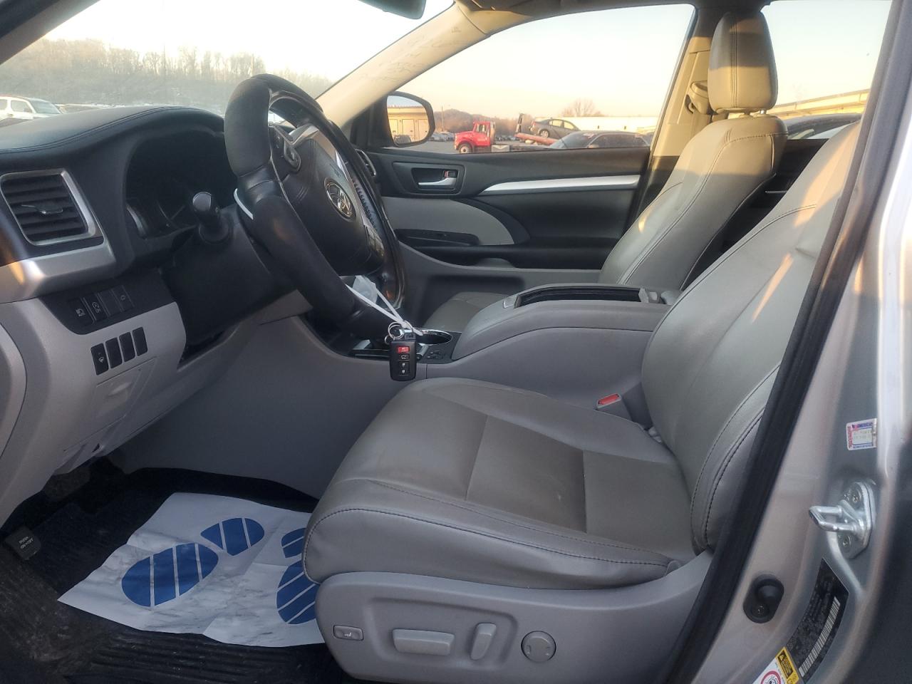2018 Toyota Highlander VIN 5TDKZRFH1JS544392 Copart auction photo, front end damage thumbnail 7