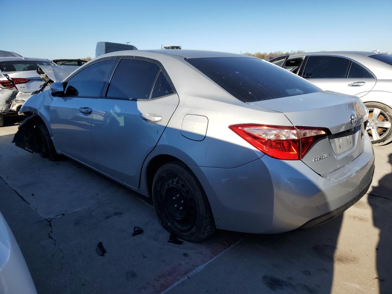 2018 Toyota Corolla VIN 5YFBURHE9JP787782 Copart auction photo, front end / hail damage thumbnail 2
