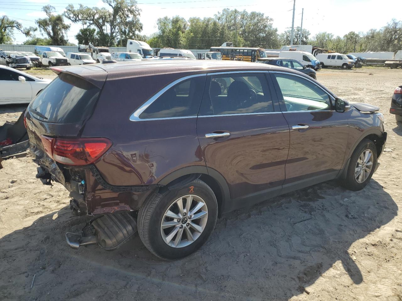 2019 KIA Sorento VIN 5XYPG4A38KG565880 Copart auction photo, rear end / front end damage thumbnail 3