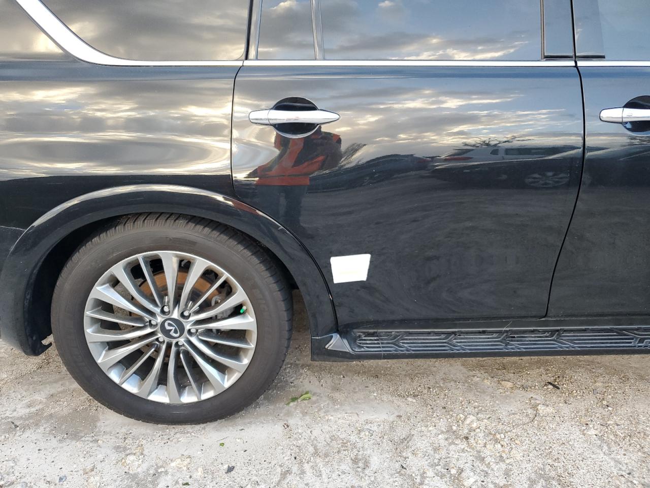 2018 Infiniti QX80 VIN JN8AZ2NE1J9190953 Copart auction photo, water/flood / rear end damage thumbnail 13