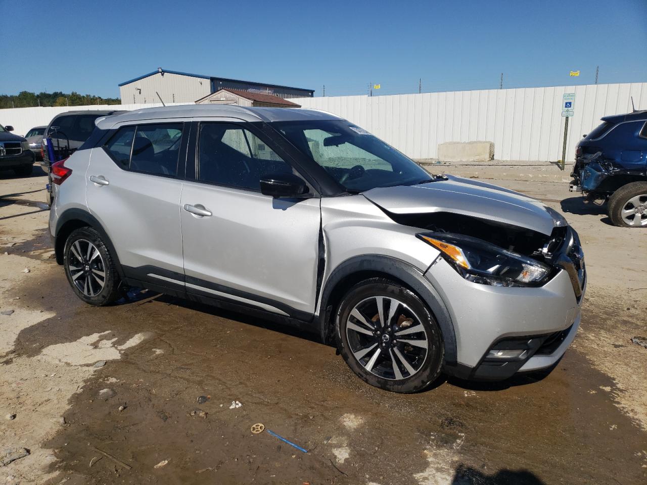 2020 Nissan Kicks VIN 3N1CP5DV1LL512632 Copart auction photo, front end / side damage thumbnail 4