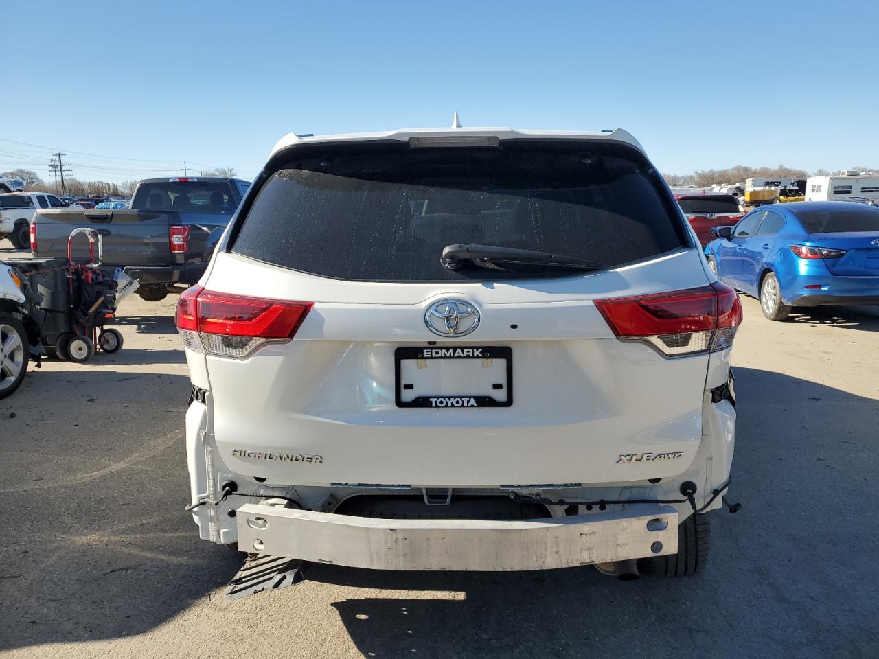 2019 Toyota Highlander VIN 5TDJZRFH6KS620265 Copart auction photo, rear end / undercarriage damage thumbnail 6