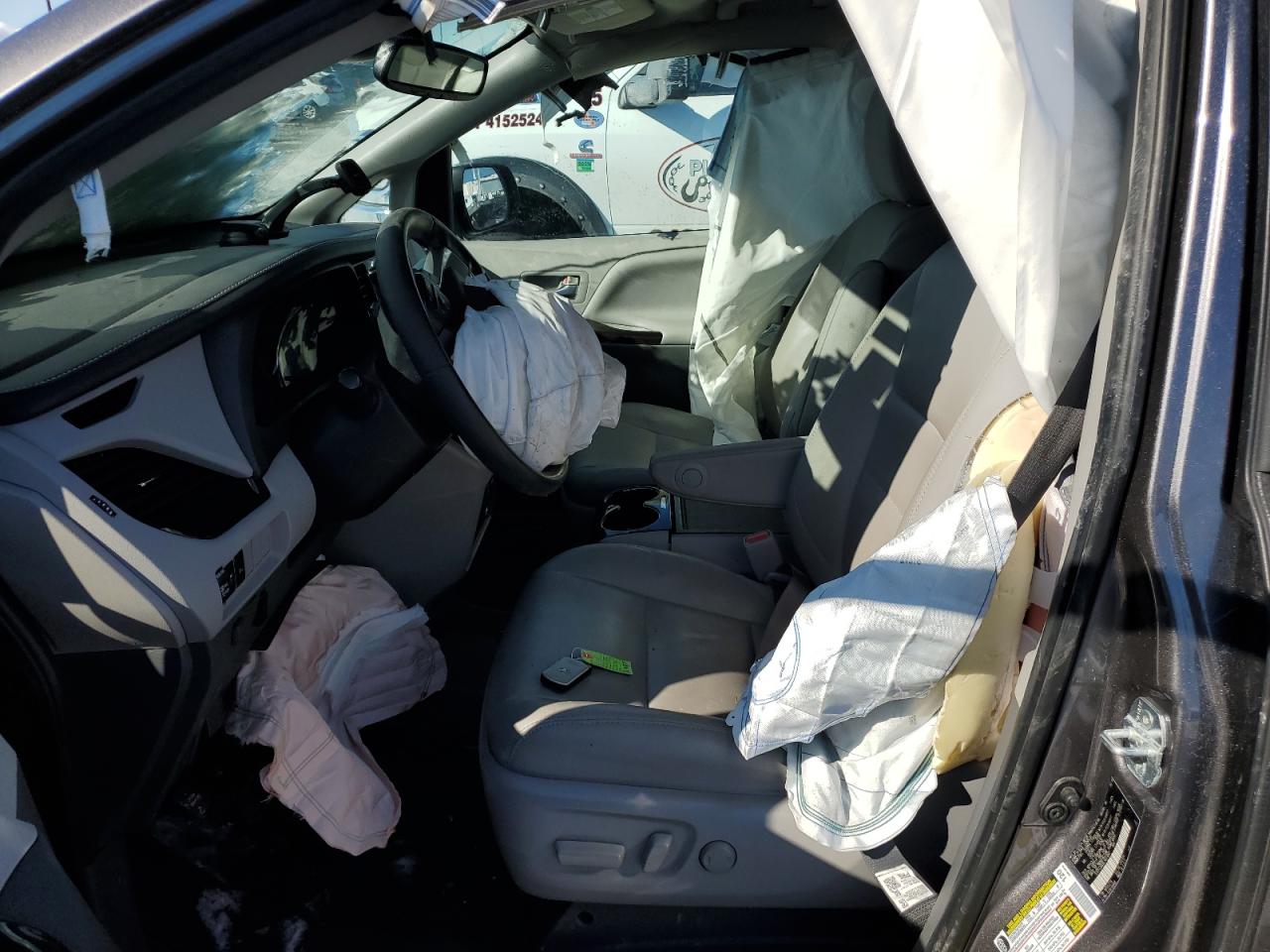 2020 Toyota Sienna VIN 5TDYZ3DC6LS031687 Copart auction photo, front end damage thumbnail 7