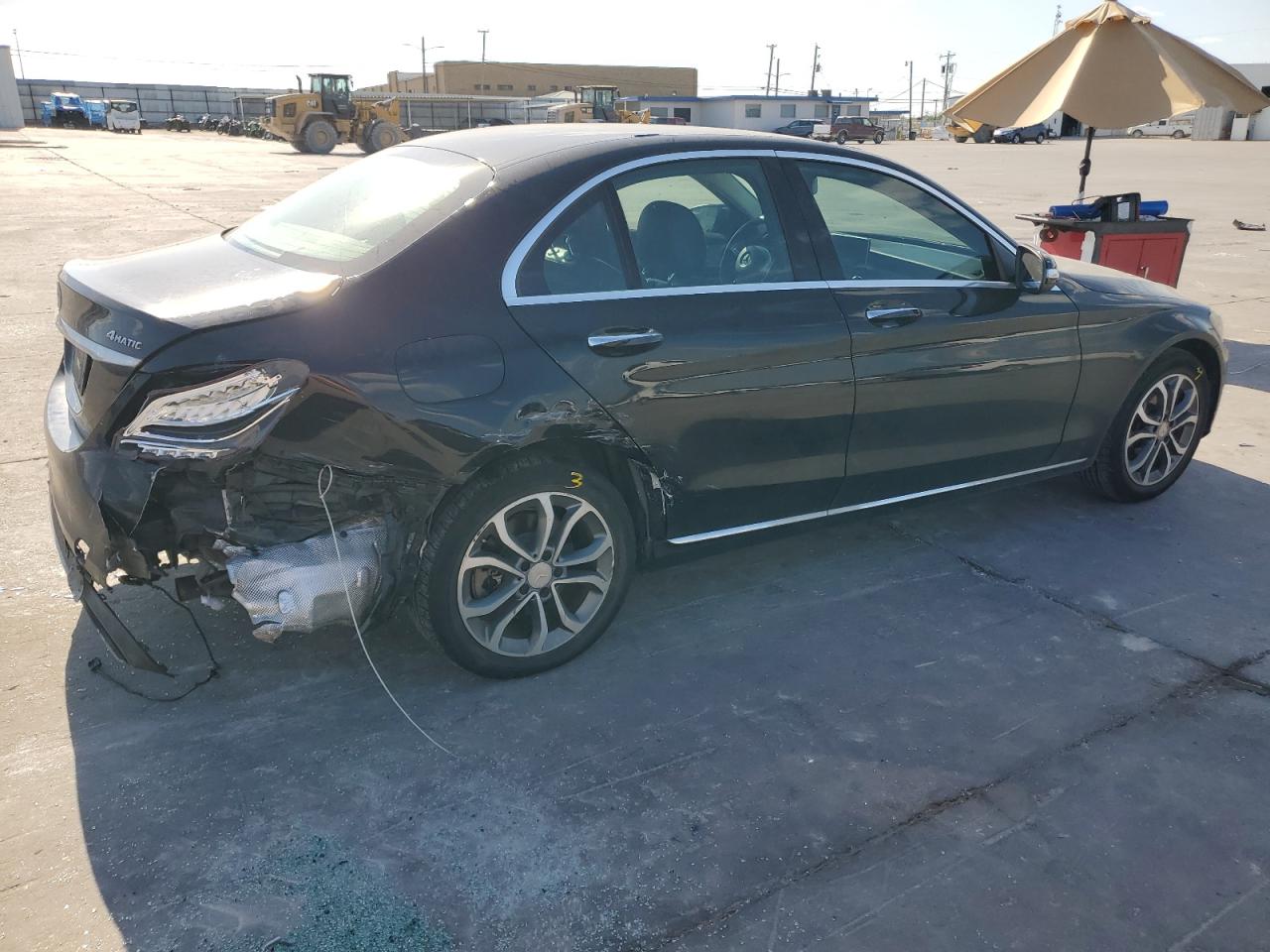 2015 Mercedes-Benz C-klasse VIN 55SWF4KB0FU022507 Copart auction photo, side / rear end damage thumbnail 3