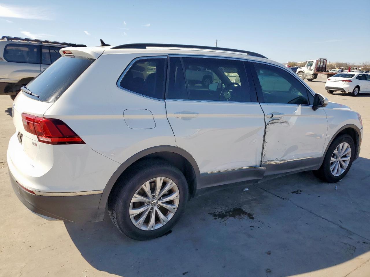 2018 Volkswagen Tiguan VIN 3VV3B7AX6JM055905 Copart auction photo, side damage thumbnail 3