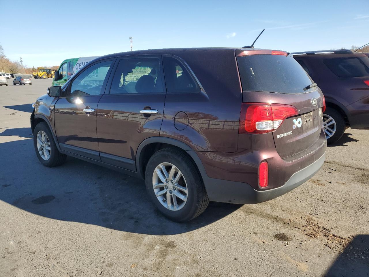 2015 KIA Sorento VIN 5XYKT3A61FG627622 Copart auction photo, front end damage thumbnail 2