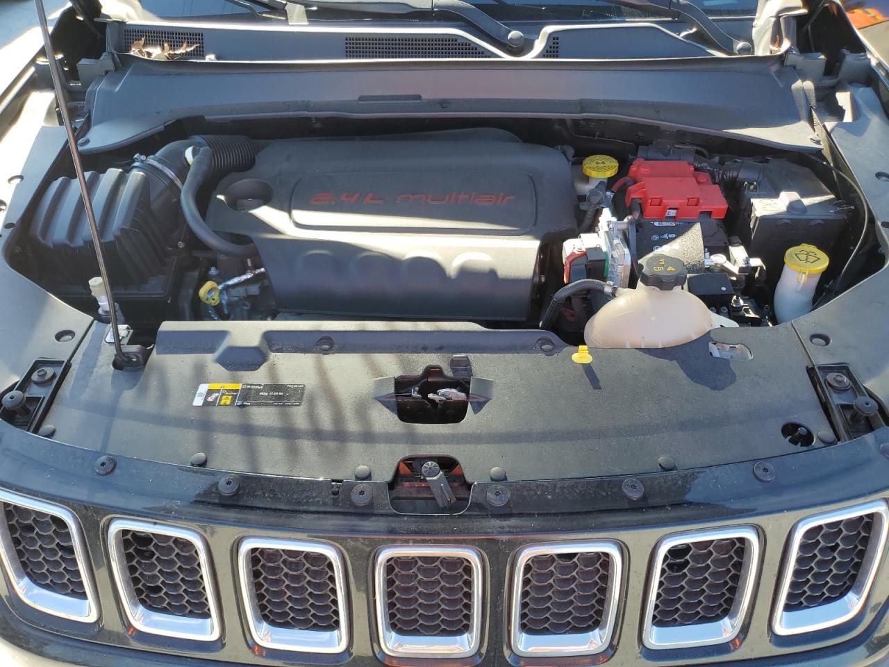 2019 Jeep Compass VIN 3C4NJCBB7KT692301 Copart auction photo, rear end damage thumbnail 13