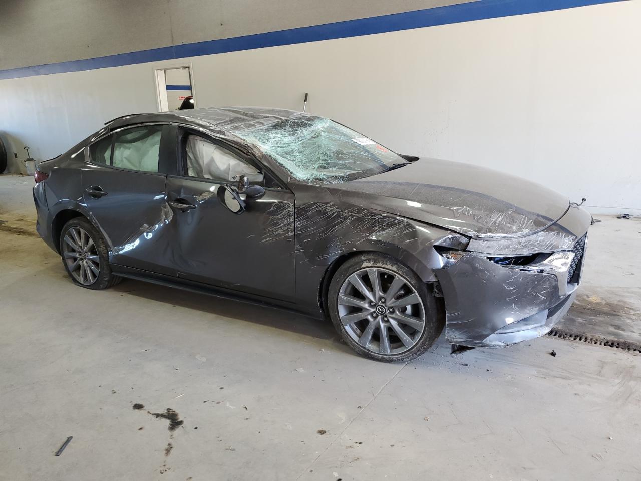 2020 Mazda 3 VIN 3MZBPACL2LM131820 Copart auction photo, rollover / undercarriage damage thumbnail 4