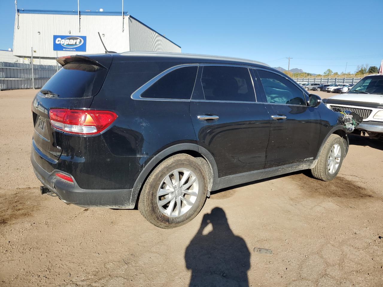 2017 KIA Sorento VIN 5XYPGDA54HG279258 Copart auction photo, front end damage thumbnail 3