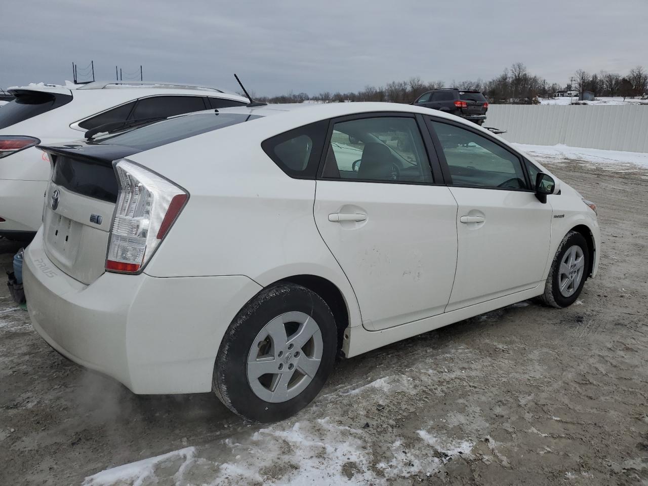 2011 Toyota Prius VIN JTDKN3DU5B0322824 Copart auction photo, minor dent/scratches damage thumbnail 3