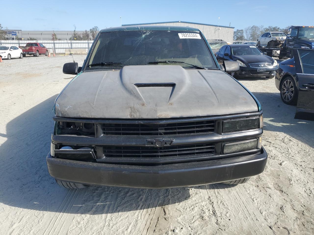 1994 Chevrolet Suburban VIN 1GBEC16K1RJ321083 Copart auction photo, front end damage thumbnail 5