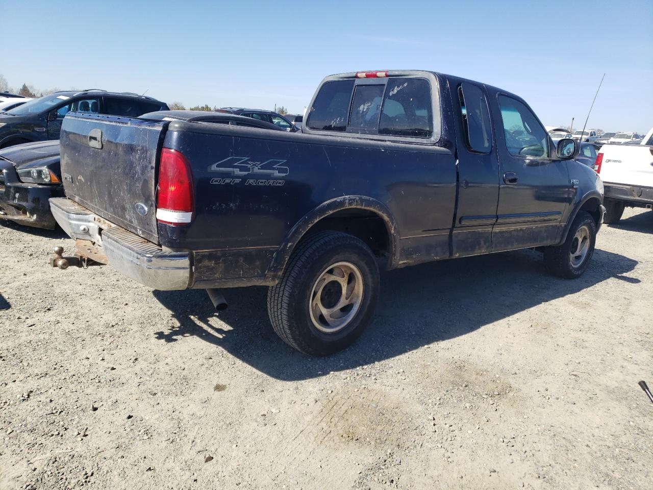 2000 Ford F-150 VIN 1FTRX18W0YKB06899 Copart auction photo, side / rear end damage thumbnail 3