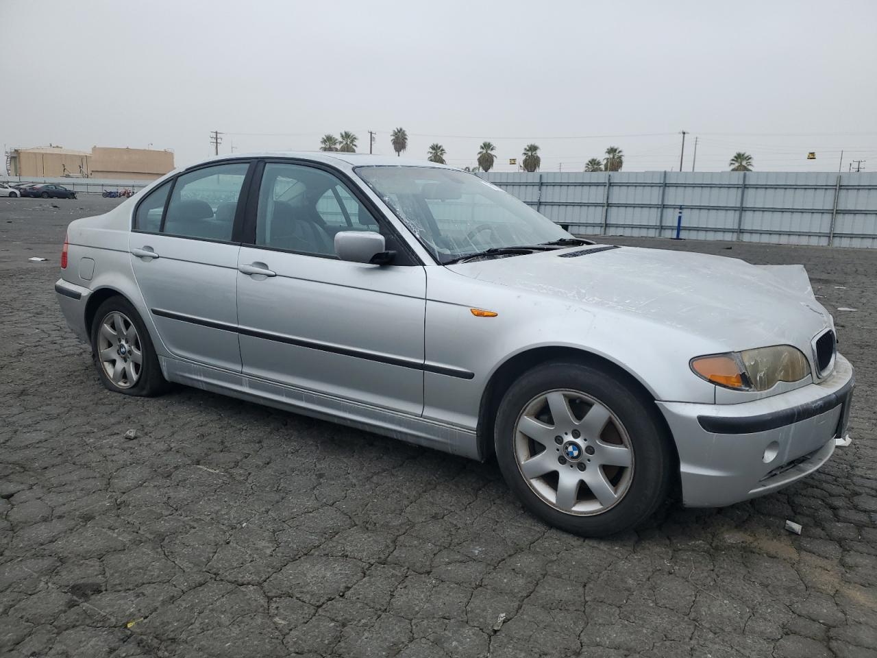 2004 BMW 3er VIN WBAAZ33424KP88331 Copart auction photo, front end damage thumbnail 4