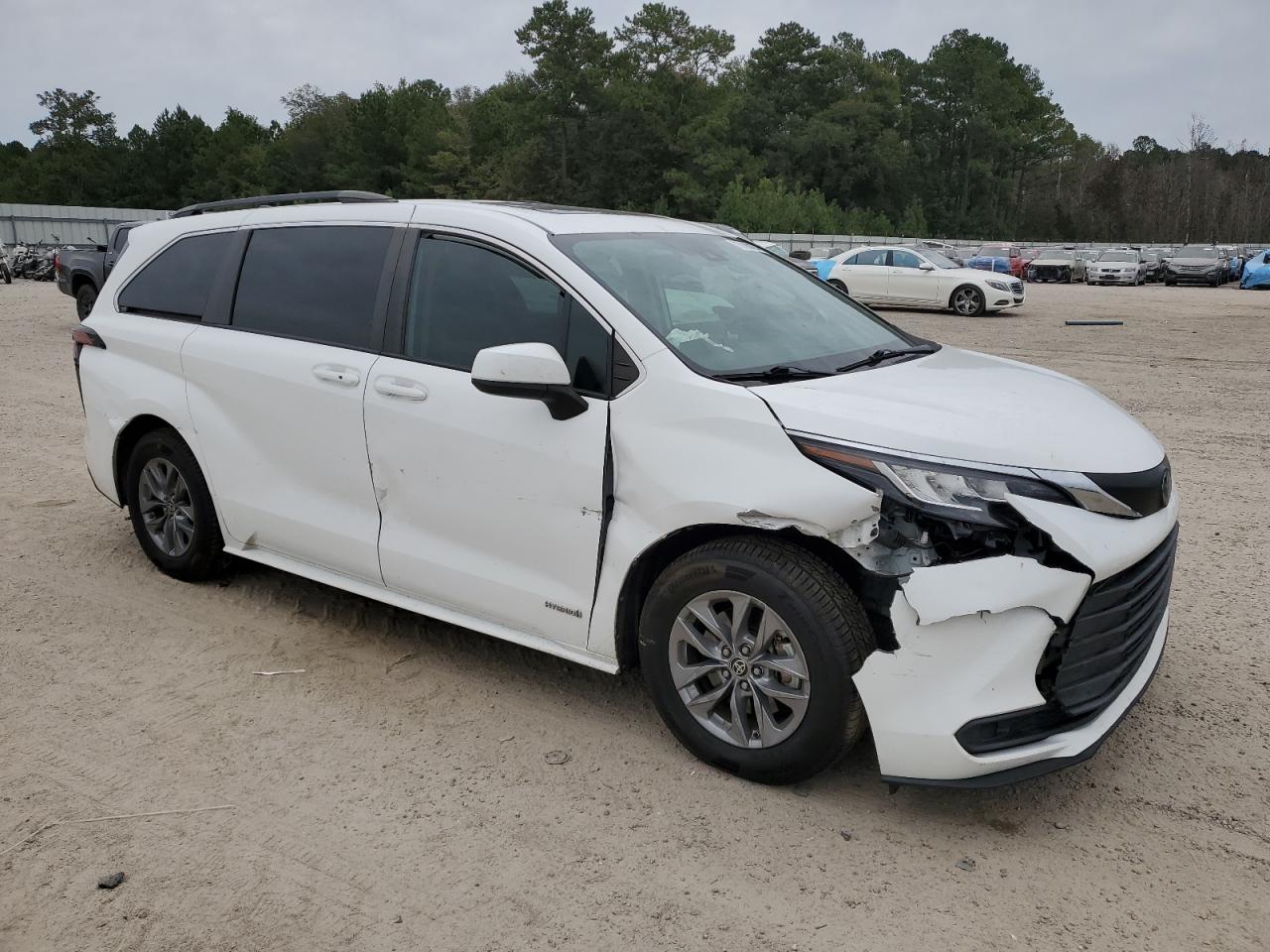 2021 Toyota Sienna VIN 5TDBSKFCXMS023644 Copart auction photo, front end damage thumbnail 4