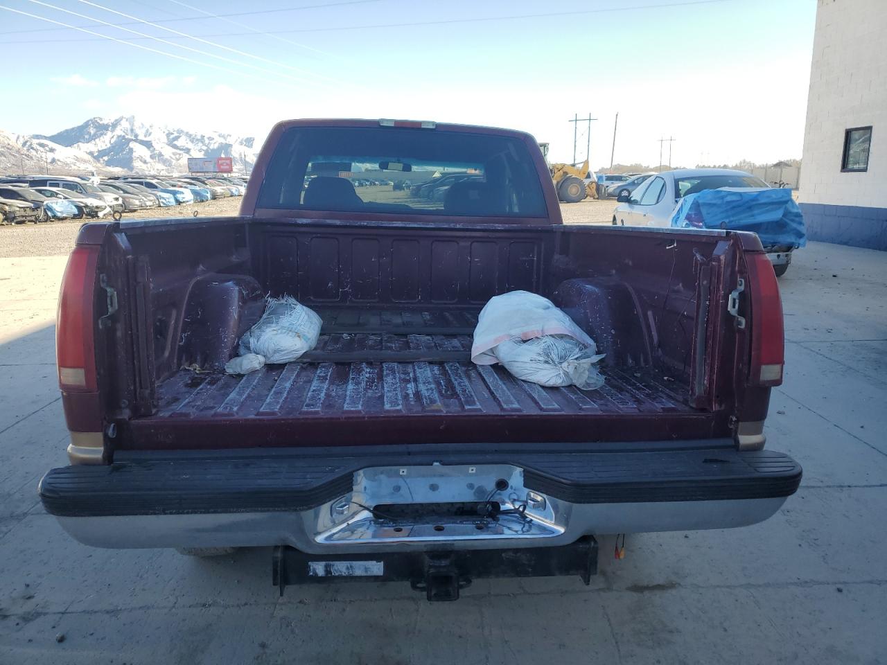 1995 GMC Sierra VIN 2GTFC29K6S1549257 Copart auction photo, front end / side damage thumbnail 6