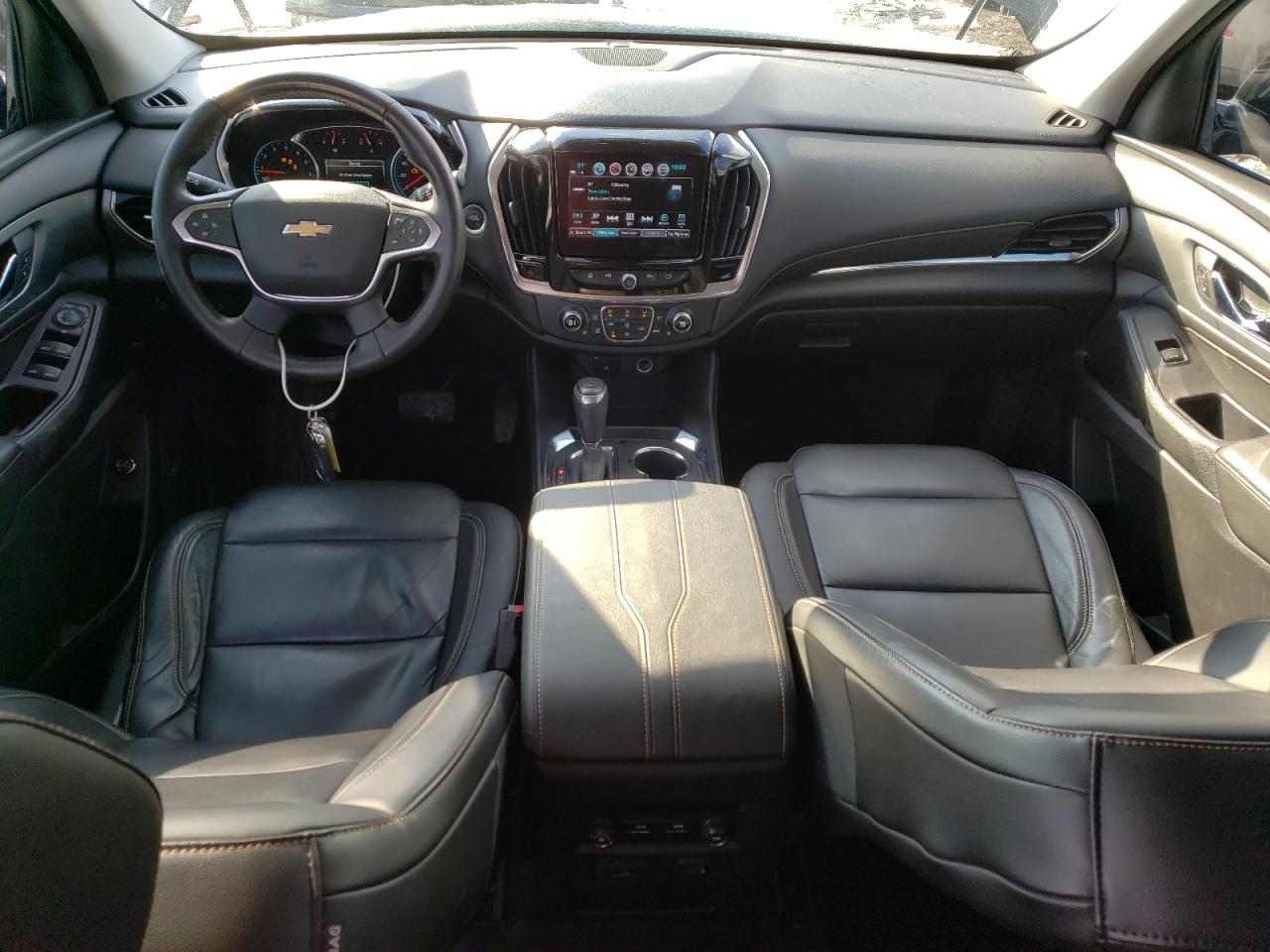 2018 Chevrolet Traverse VIN 1GNEVHKW8JJ277070 Copart auction photo, front end / minor dent/scratches damage thumbnail 8