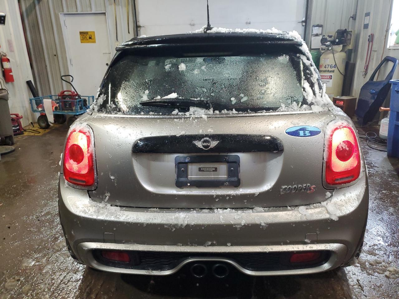 2017 MINI Cooper VIN WMWXP7C37H3B94609 Copart auction photo, front end / minor dent/scratches damage thumbnail 6