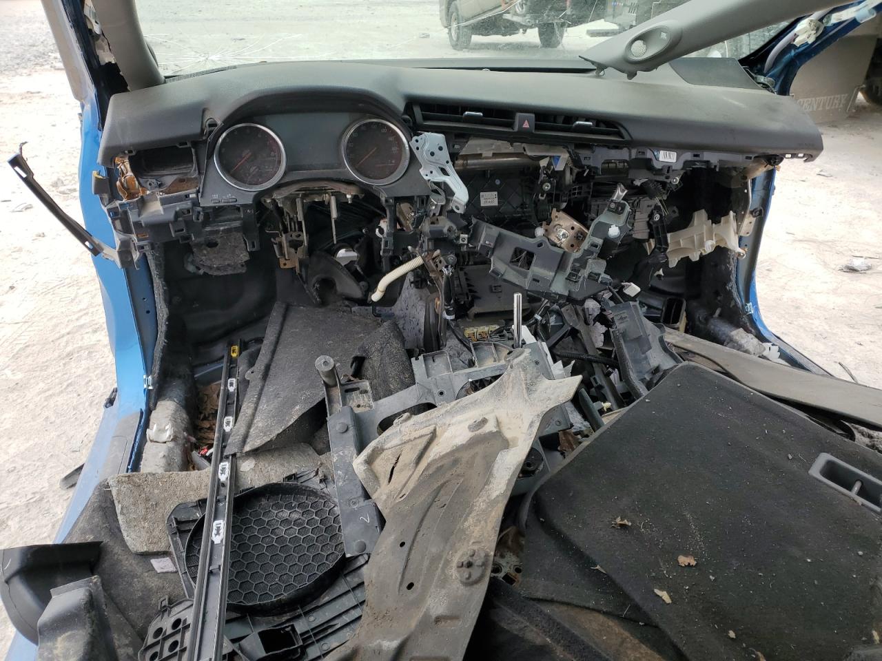 2018 Toyota Camry VIN 4T1BZ1HK8JU015054 Copart auction photo, stripped damage thumbnail 8