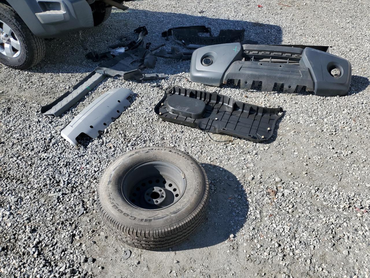 2011 Nissan XTerra VIN 5N1AN0NU3BC512740 Copart auction photo, front end damage thumbnail 14