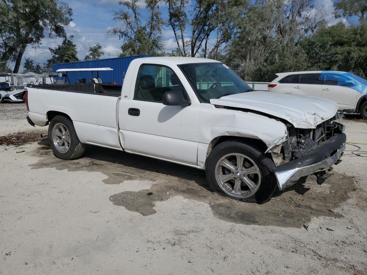 2005 Chevrolet Silverado VIN 1GCEC14X55Z178290 Copart auction photo, front end / side damage thumbnail 4