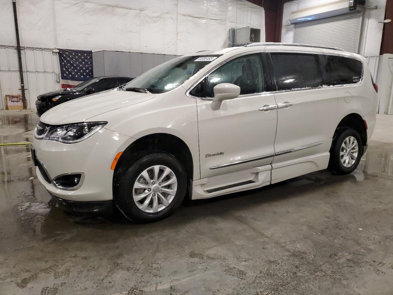 2019 Chrysler Pacifica VIN 2C4RC1BG5KR708333