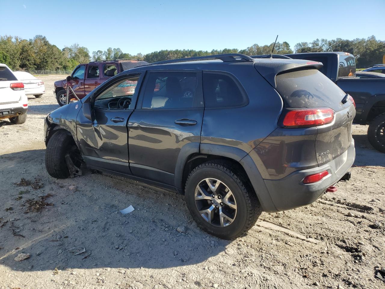 2015 Jeep Cherokee VIN 1C4PJMBS6FW582743 Copart auction photo, rollover / mechanical damage thumbnail 2