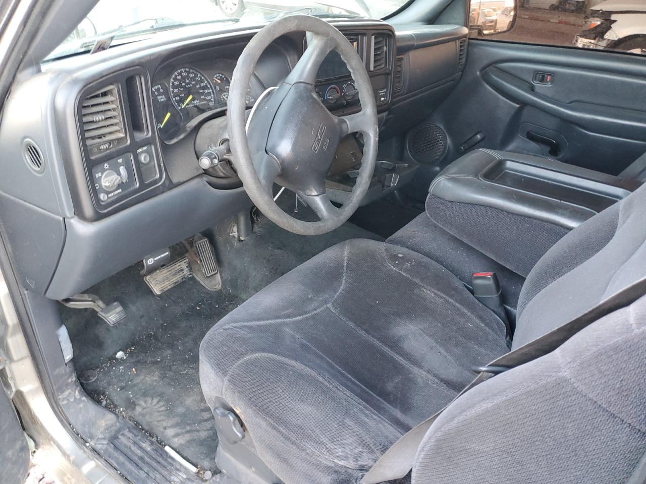 2000 GMC Sierra VIN 1GTEC14W6YZ348183 Copart auction photo, front end damage thumbnail 8